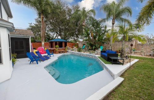 Tropic House | Gorgeous Urban Oasis withHot Tub, HEATED POOL and Private Movie Theater home