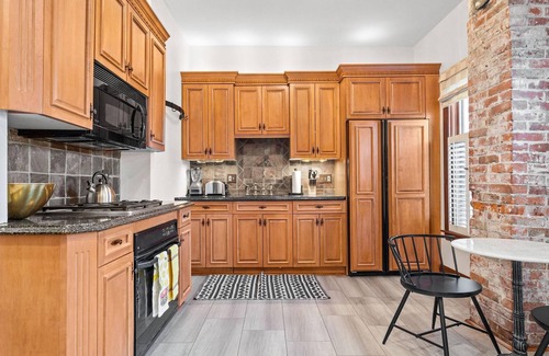 Union Hill House | Gorgeous Victorian + Mins From Downtown