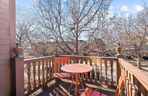 Union Hill House | Gorgeous Victorian + Mins From Downtown