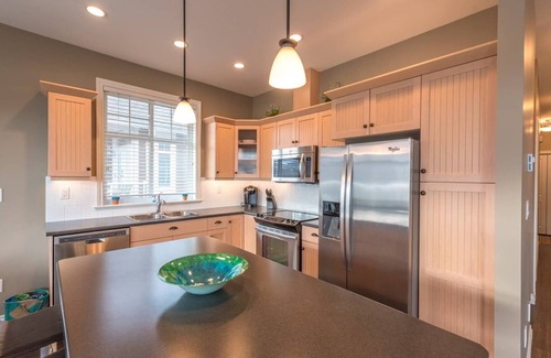 Okanagan-Similkameen House | Gorgeous View, 4 bedrooms, 3 bathrooms with boat slip