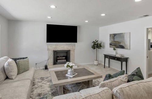 Castro Valley House | Gorgeous View of City Luxury Home
