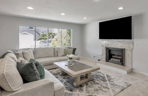 Castro Valley House | Gorgeous View of City Luxury Home
