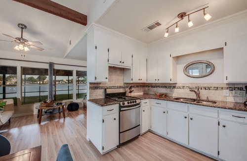 Graford House | Gorgeous views! Renovated waterfront. Cozy retreat. Super clean!