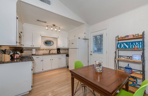 Graford House | Gorgeous views! Renovated waterfront. Cozy retreat. Super clean!