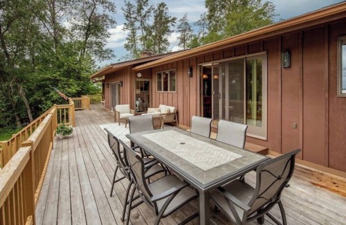 Breezy Point House | Gorgeous Waterfront Retreat