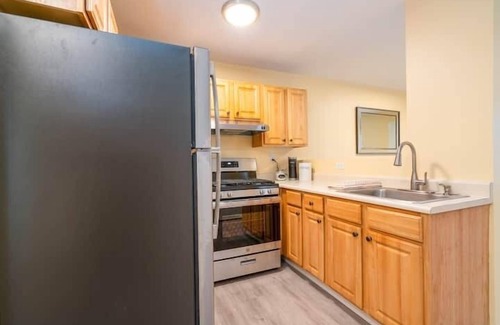 New Haven House | Gorgeous Waterfront 2 Bedroom 1 Bath Modern Home.