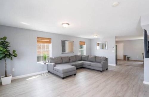 Fair Haven Apartment | Gorgeous Waterfront 3 Bedroom, 1.5 Bathroom Unit.