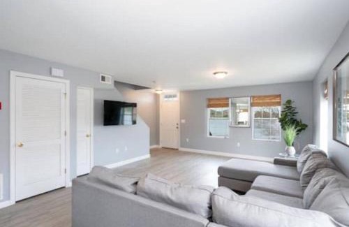 Fair Haven Apartment | Gorgeous Waterfront 3 Bedroom, 1.5 Bathroom Unit.