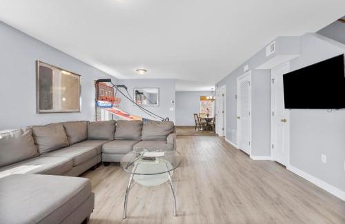 Fair Haven Apartment | Gorgeous Waterfront 3 Bedroom, 1.5 Bathroom Unit.