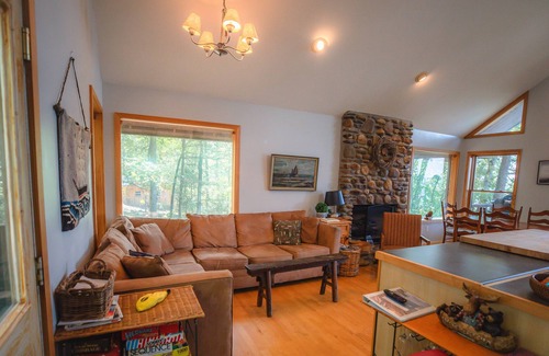 Edgemont House | Gorgeous Waterfront Home on Greers Ferry Lake! Hiking, Swimming, Fishing & More