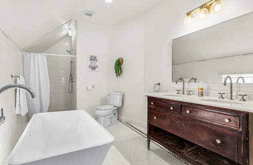 Detroit House | Gorgeous West Village Stunner 5 Bedroom Home by RedAwning