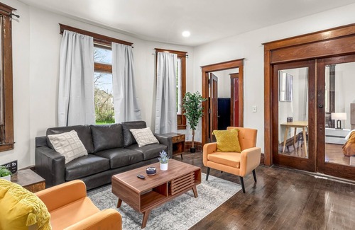 Detroit House | Gorgeous West Village Stunner 5 Bedroom Home by RedAwning