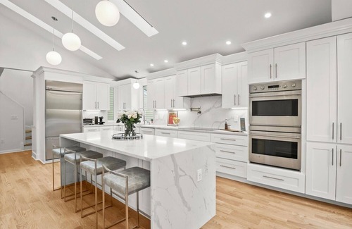 Weston House | Gorgeous Weston Retreat with Tennis & Hot Tub