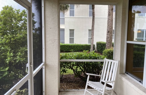 Tropical Cove Condo | Gorgeously remodeled Lexington CC first floor Golf condo