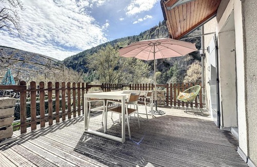 Saint-Chely-du-Tarn Apartment | Gorges du Tarn - Maisonnette à flanc de falaise