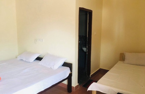 Uttarkashi Hotel | Goroomgo Amba Niwas Home Stay Uttarkashi