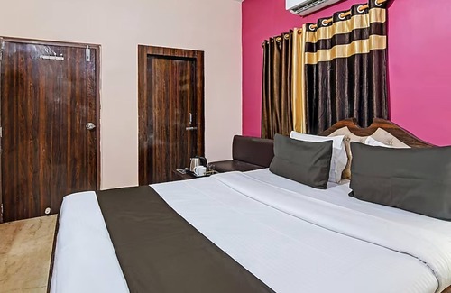 Chinar Park Hotel | Goroomgo Dash Living Kolkata