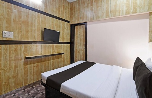 Chinar Park Hotel | Goroomgo Dash Living Kolkata