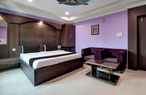Pitampura Hotel | Goroomgo Hotel Park View Delhi