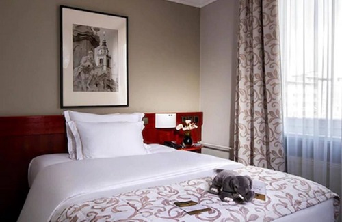 Charbagh Hotel | Goroomgo Kanha Inn Lucknow