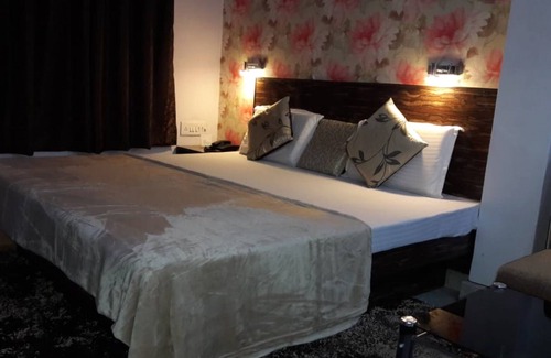 Charbagh Hotel | Goroomgo Kanha Inn Lucknow