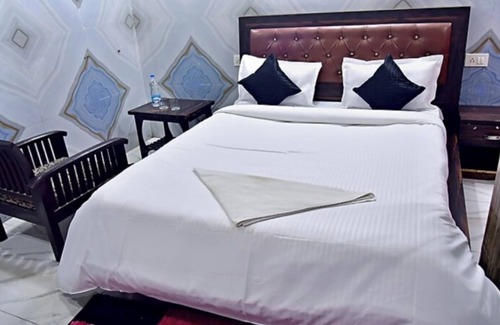 Charbagh Hotel | Goroomgo Krishna Palace Charbagh Lucknow