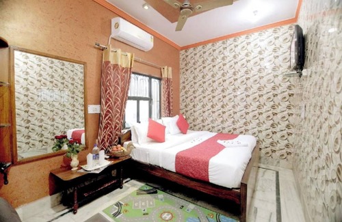 Agra Hotel | Goroomgo Rashmi Agra