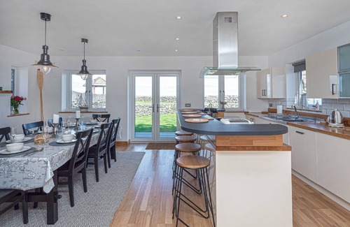 Cemaes Bay Cottage | Gorwel Manaw - a cottage that sleeps 6 guests in 4 bedrooms