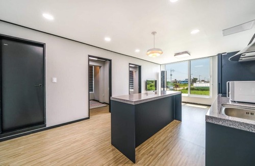 Toseong House | Goseong Hayanpado Pension