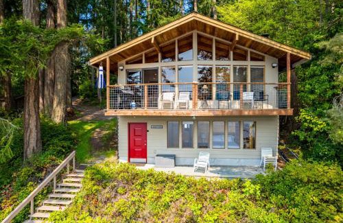Langley House | Goss Lake Getaway by AvantStay Lakefront Escape