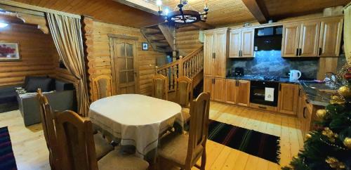 Myhove Cabin | Gostynniy Dvir in Forest Коттеджи