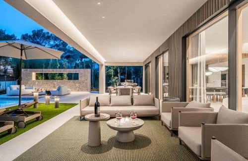 Urbanitzacio Gotmar Villa | Gotmar Beach Is A Modern