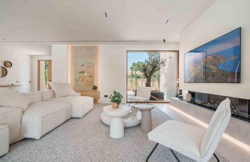 Urbanitzacio Gotmar Villa | Gotmar Beach Is A Modern