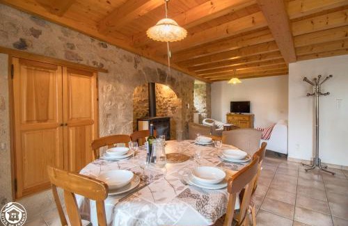 Saint-Quentin-sur-Sauxillanges House | Goulapie, Village de gîtes