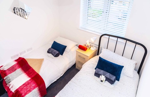 Sittingbourne House | Graceful Home Away Sittingbourne 3BH
