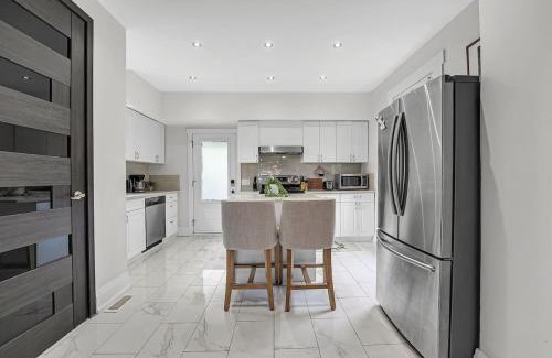 Landsdale House | Graceful Home Near DT GO Hospitals Waterfalls