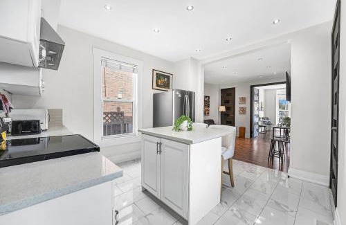 Landsdale House | Graceful Home Near DT GO Hospitals Waterfalls