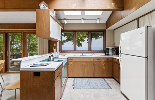 Port Sheldon House | Graceland | 3 Bed, 1 Bath