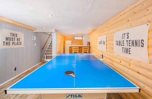 Appleton House | -Graceland Getaway - sleeps 6