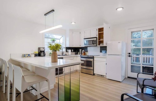 Renton House | Gracious 2b/1b Upper Unit - Designer Renovation!