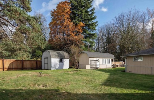 Renton House | Gracious 2b/1b Upper Unit - Designer Renovation!