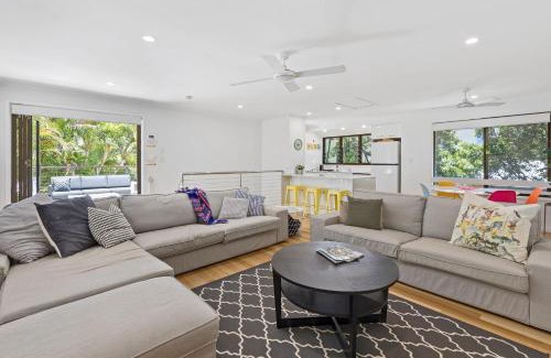 Sunshine Beach House | Graebill 2 Bedroom 2 Bathroom Light and Spacious Duplex Walk to Beach Great Outdoor Entertaining Area
