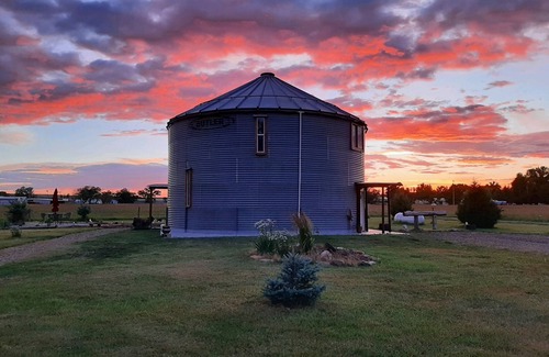 Lewellen House | Grain Silo Turned Into A Unique Home For Your Rest And Relaxation