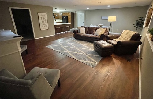Fowler House | Gramke Guest House 2 Acre Property Peaceful Country Oasis