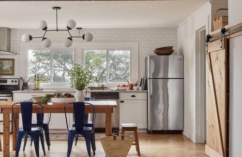 Waupoos House | Gran Roble in Beautiful Waupoos