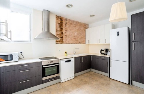 Esquerra de l'Eixample Apartment | Gran Vía Historic Catalan 4BD for Families