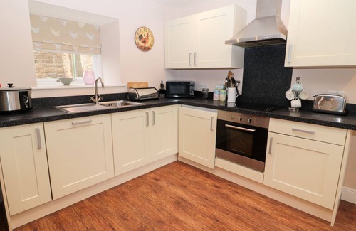 Lamesley Cottage | GRANARY BARN, pet friendly, with a garden in Ouston