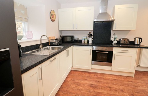 Lamesley Cottage | GRANARY BARN, pet friendly, with a garden in Ouston