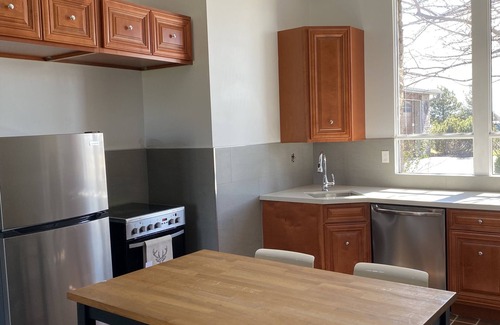Halton Regional Municipality House | Grand 2-Bedroom Coach House in the Country