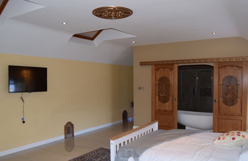 Westhill House | Grand 2 Bedroom house in Scottish Manor
